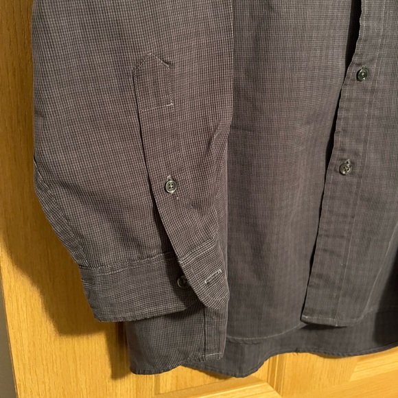 IZOD Men’s Long Sleeve Button Down Shirt - Picture 5 of 9